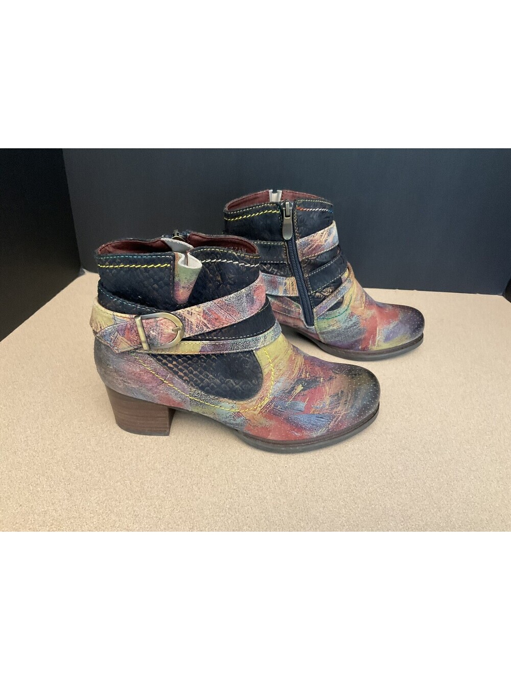 Womens L'Artiste Shazam Zip Leather Ankle Boots. Size 37-US 6.5-7. Awesome!